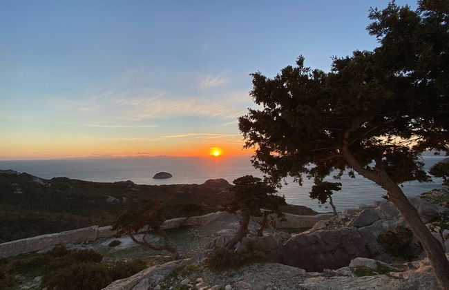 Escursionismo in Piccolo Gruppo Tramonto a Monolithos - Foto 15