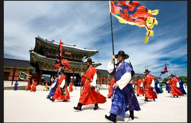 Tour por el barrio Jongno y Namsangol Hanok + Teleférico Namsan - Foto 3
