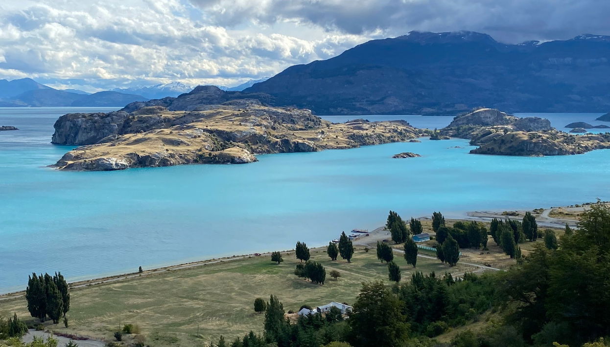 Paseo en barco por Puerto Sánchez y las cavernas de mármol