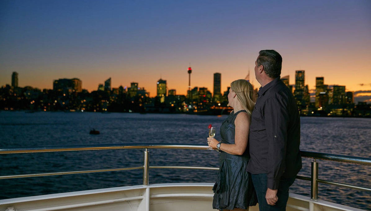 Paseo en barco con cena - Foto 1