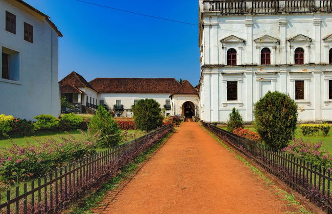 Walking Tour of Old Goa's Churches - Foto 2