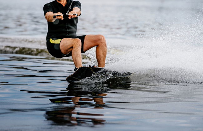 Water skiing or Wakeboarding in Bentota - Foto 1