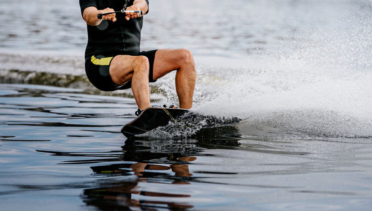 Water skiing or Wakeboarding in Bentota - Foto 1
