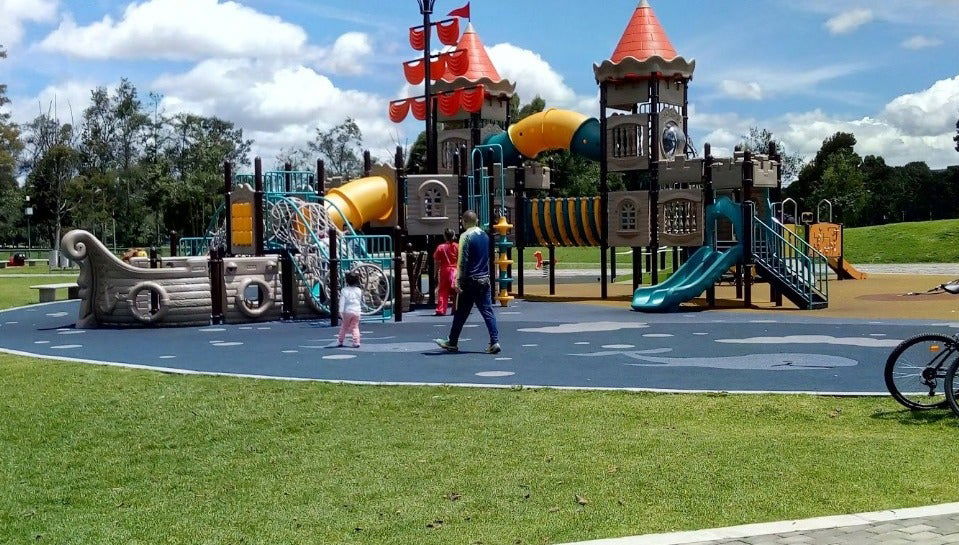 Tour del Parco Simón Bolívar e della Biblioteca Virgilio Barco
