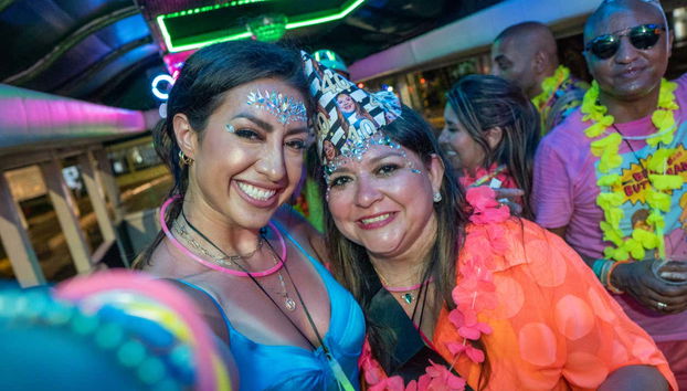 Cartagena Party Bus Tour + Nightclub - Foto 4