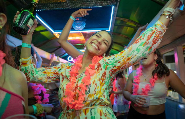Cartagena Party Bus Tour + Nightclub - Foto 1