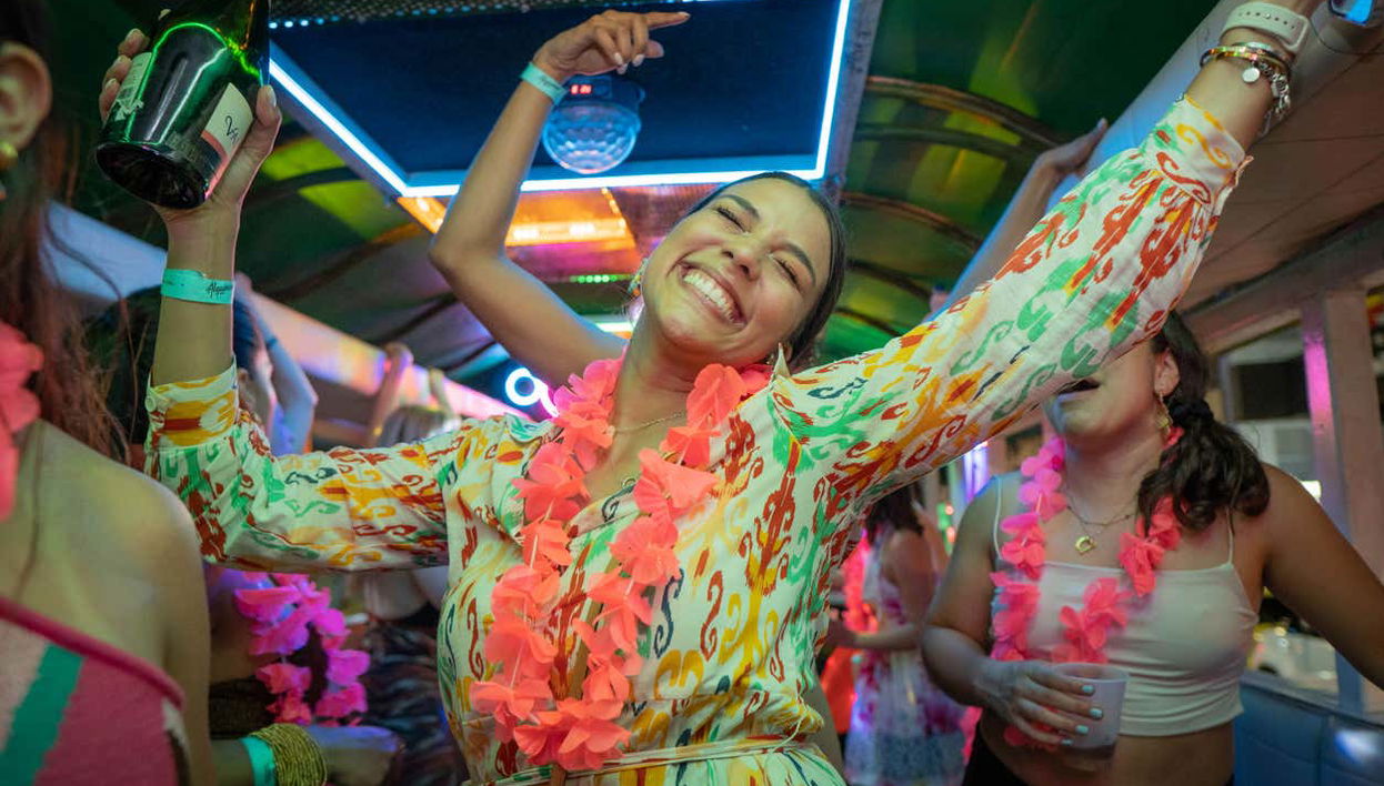 Cartagena Party Bus Tour + Nightclub - Foto 1
