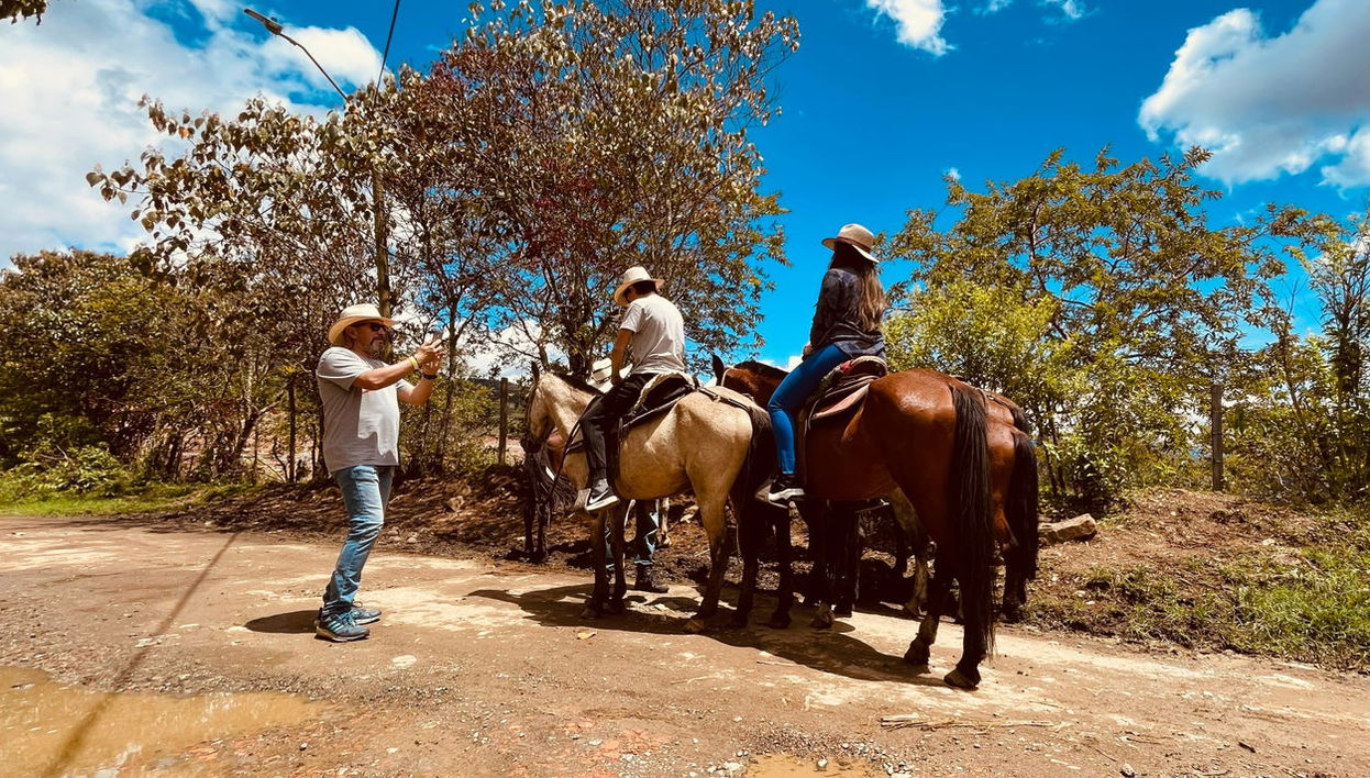 Passeio a cavalo por Jardín - Foto 1