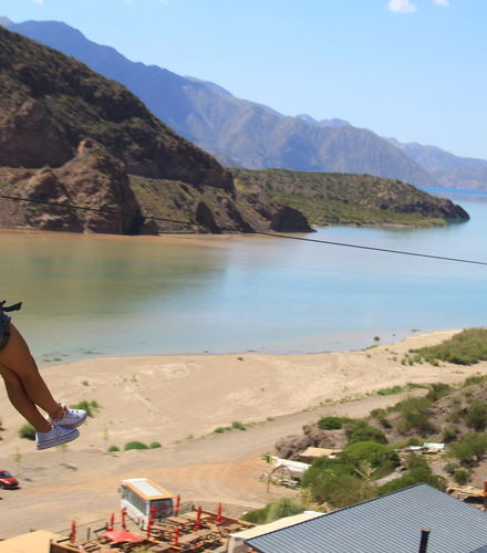Foto de Tirolina sobre el embalse Potrerillos