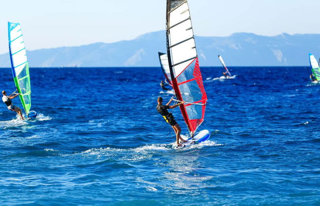 Curso de windsurf en Estartit - Foto 1