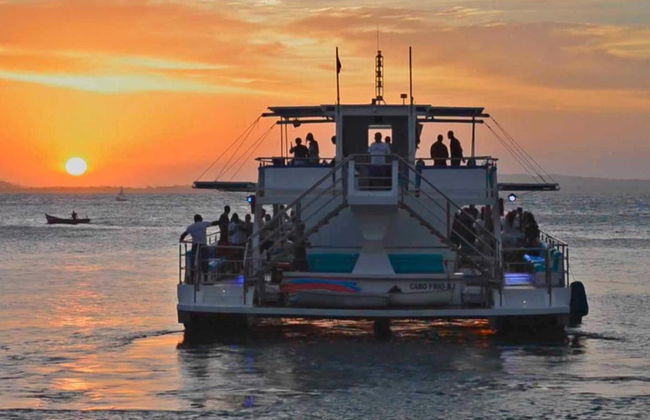 Cabo Frio Catamaran Ride - Foto 3