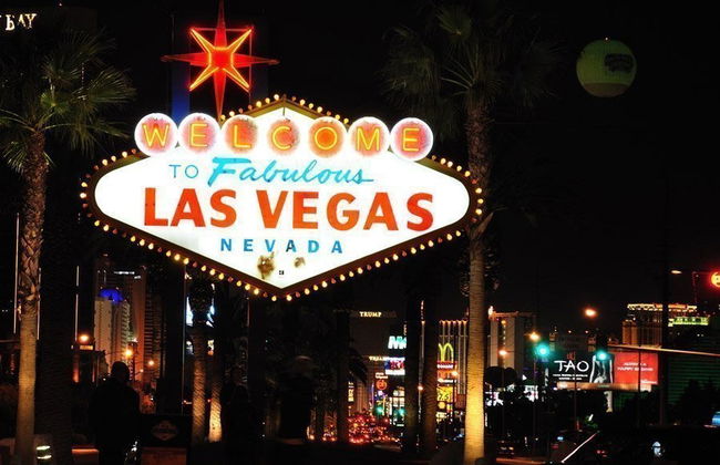 Tour noturno de ônibus panorâmico - Foto 2