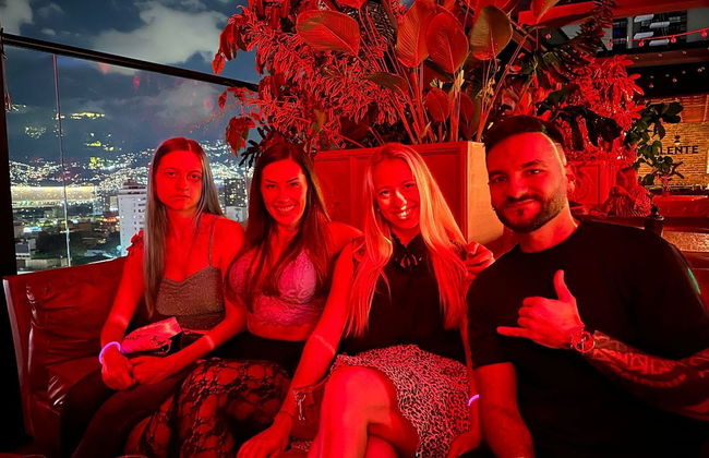 Pub Crawl ¡Tour de fiesta por Medellín - Foto 12