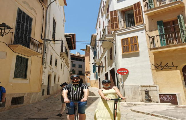 Explora el casco antiguo de Palma con un tour en Segway de 1 hora - Foto 3