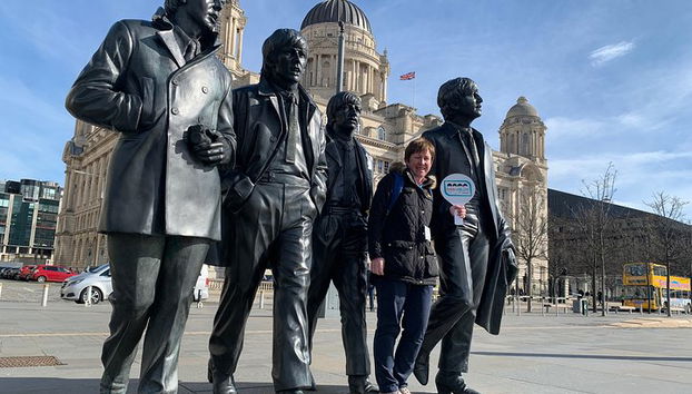Excelentes estátuas dos Beatles para selfies