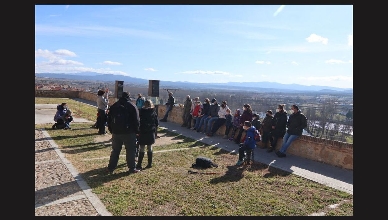 Visite sur le thème du système solaire à Escala - Photo 1