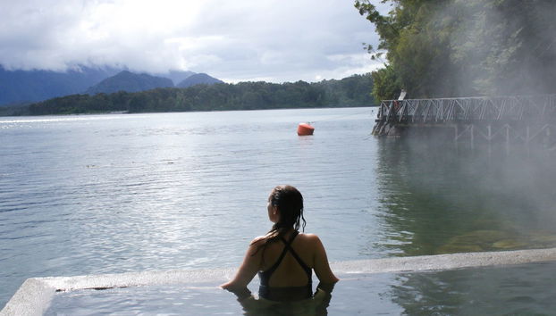 Enjoy a thermal bath in the Ensenada Pérez hot springs