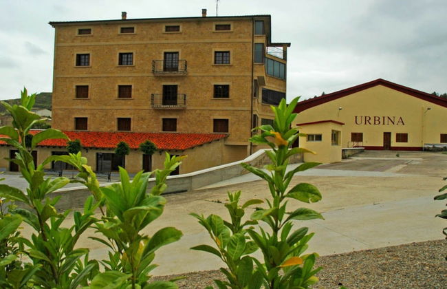 Visita por las bodegas Urbina - Photo 3