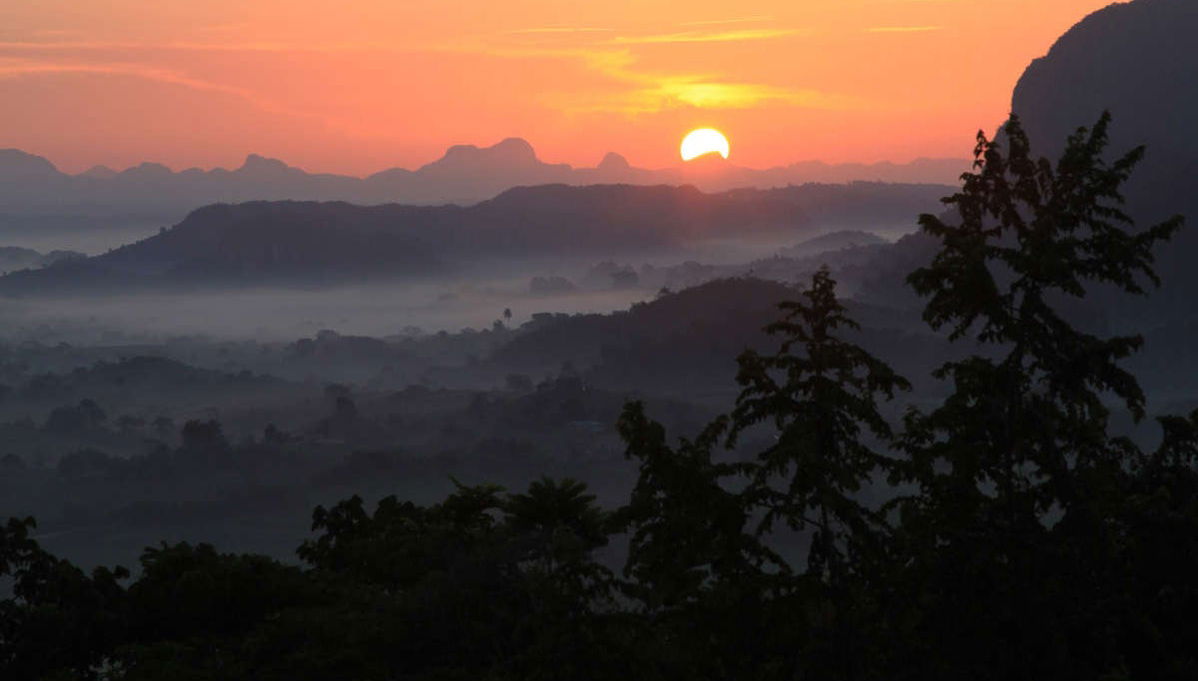 Senderismo por la Sierra del Infierno al amanecer - Foto 1