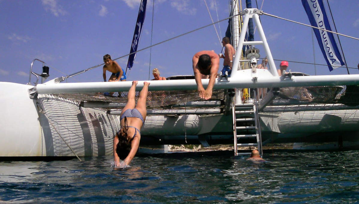 Passeio de catamarã de dia completo - Foto 1