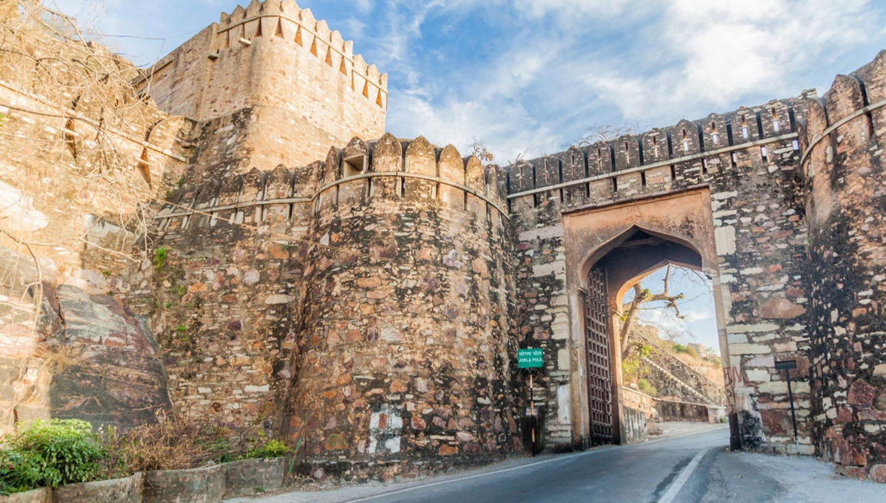 Excursión privada al templo de Brahma y fuerte Chittorgarh - Foto 1