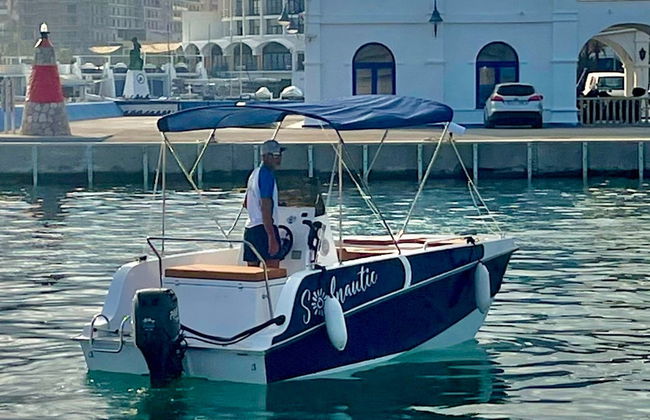 Private Boat Charter Without License in Benalmádena - Foto 3