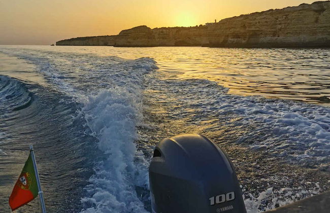 Balade en bateau aux grottes de Benagil au coucher de soleil - Photo 2