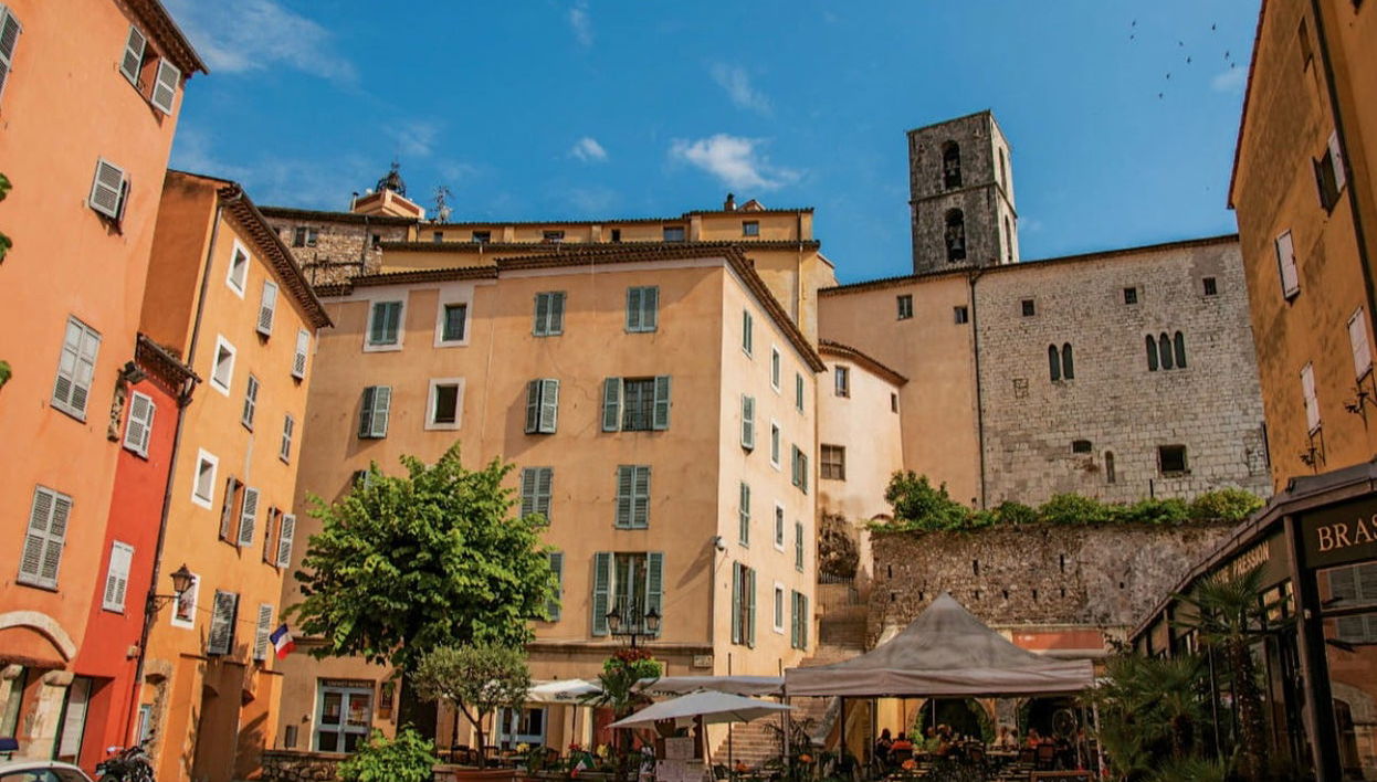 Excursion à Grasse + Dégustation de vins - Photo 1
