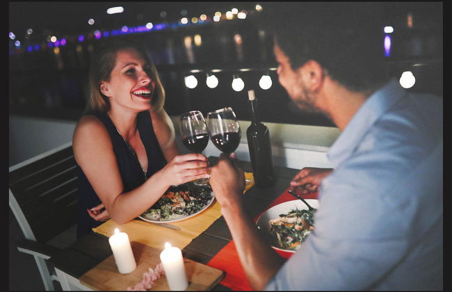 Crociera con cena e musica alle 19:00 - Foto 1