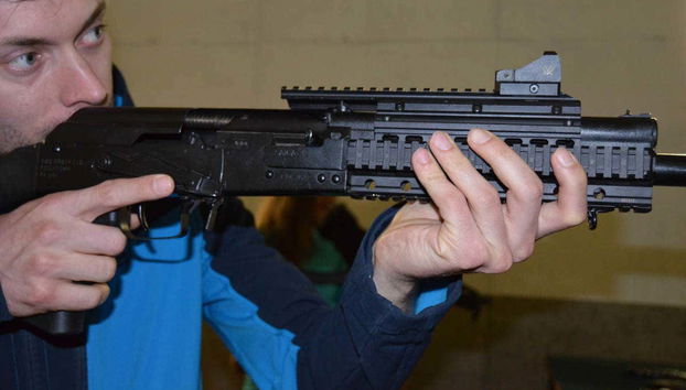 Prácticas de tiro con Kalashnikov - Foto 3