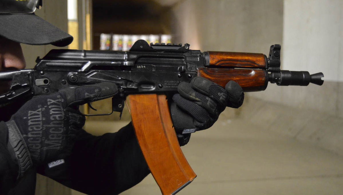 Prácticas de tiro con Kalashnikov - Foto 1