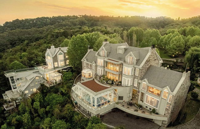 Castelo Saint Andrews Hotel Tour + Wine Tasting - Photo 4