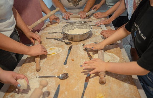 Taller de pasta colorida en Bolonia con comida - Foto 1