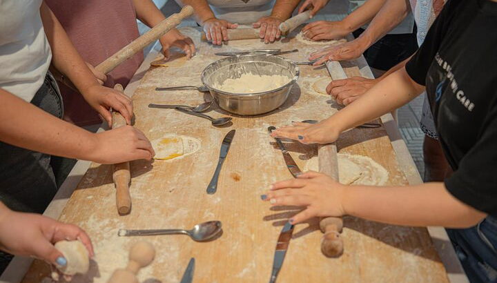 Taller de pasta colorida en Bolonia con comida - Foto 1