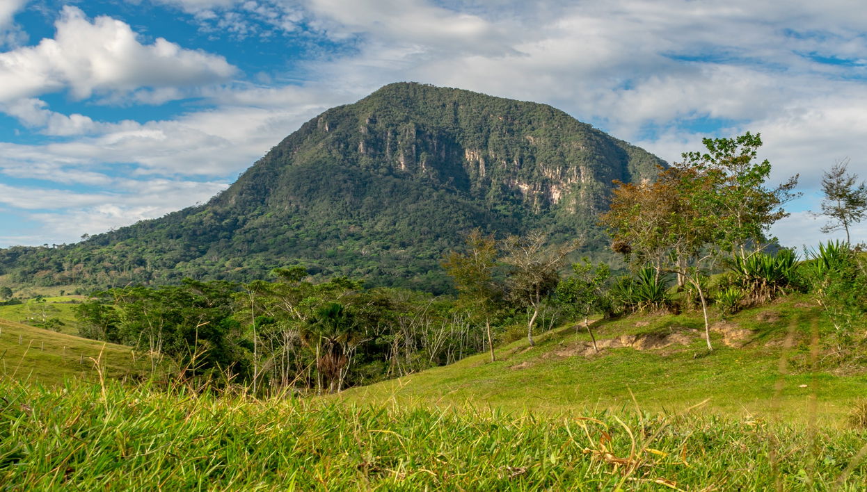 Trilha privada pelo Morro de Calzada