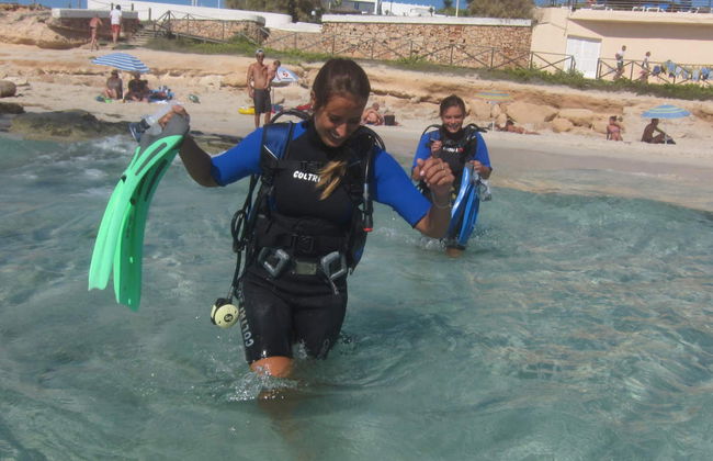 Bautismo de buceo en la playa de Migjorn - Foto 5