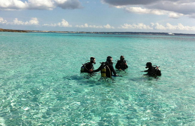 Bautismo de buceo en la playa de Migjorn - Foto 4