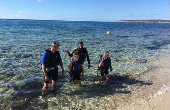 Bautismo de buceo en la playa de Migjorn - Foto 9