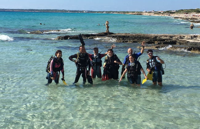 Bautismo de buceo en la playa de Migjorn - Foto 3