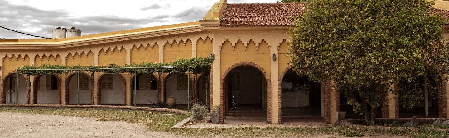 Excursión por las bodegas de Colonia Caroya - Foto 1