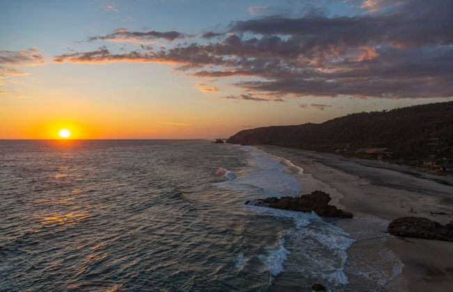 Excursión a Punta Cometa al atardecer - Foto 1
