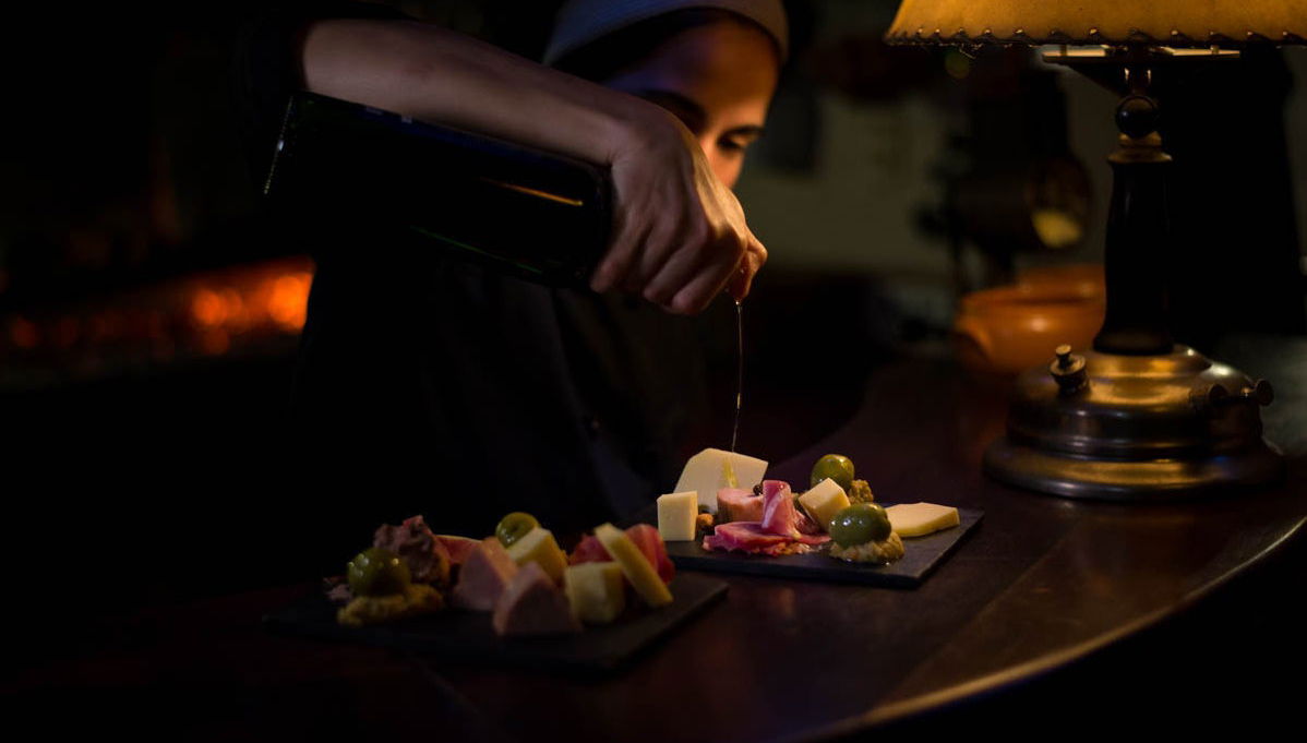 Cena y espectáculo en el restaurante Primuseum - Foto 1