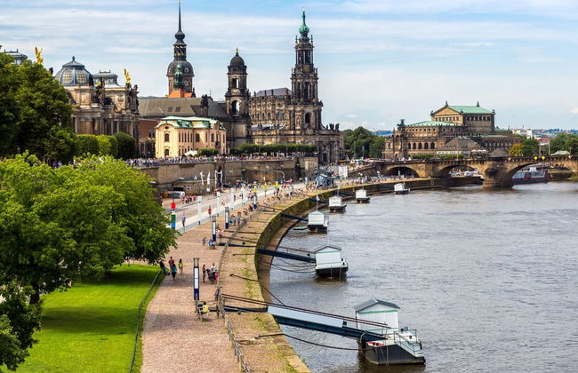 Dresden Tourist Bus - Photo 2