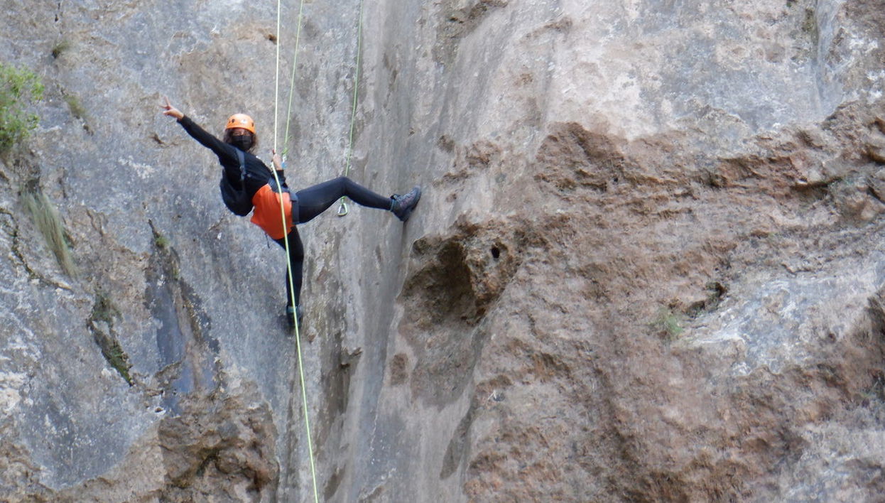 Barranquismo seco en el Salto del Ciervo - Foto 1
