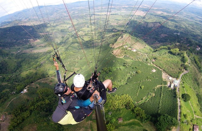 Vuelo privado en parapente sobre el Eje Cafetero - Foto 3