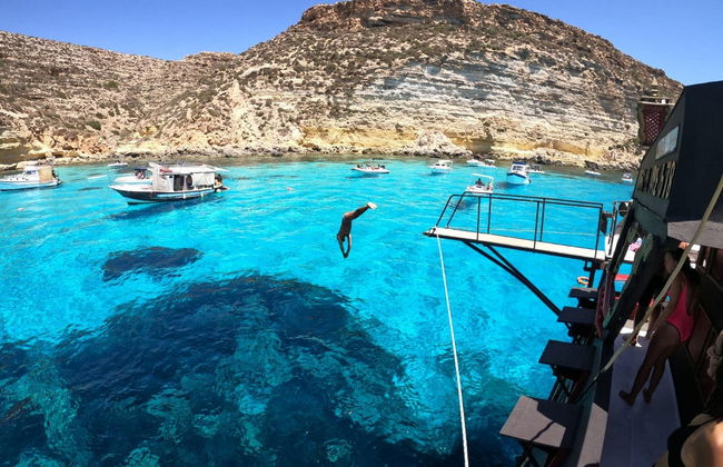 Paseo en barco pirata por Lampedusa - Foto 7
