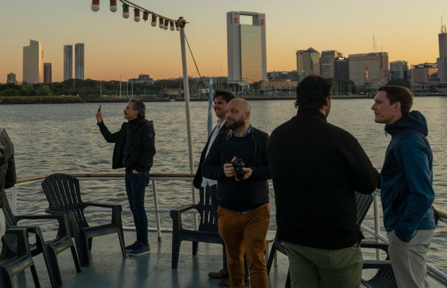 Passeio de barco ao entardecer pelo Rio da Prata - Foto 2