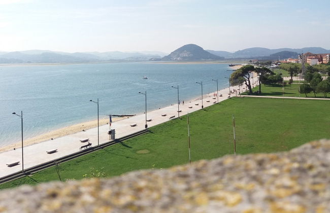 Excursión a una fábrica de anchoas de Santoña + Paseo en barco - Foto 3