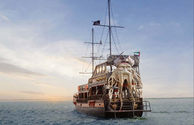 Balade en bateau pirate sur le canal de Dubaï - Photo 1