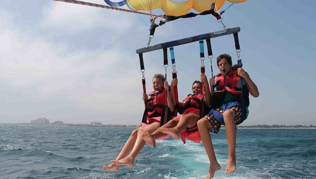 Parasailing in Barcelona - Photo 2